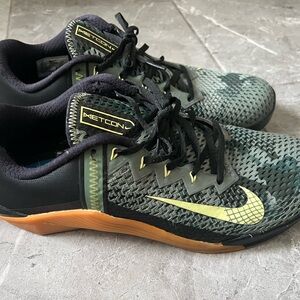 Nike Metcon Sneakers in camo 11.5. Very gently used.